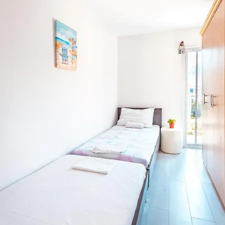 Apartment Diving In *