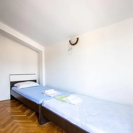 Apartment Diving In *